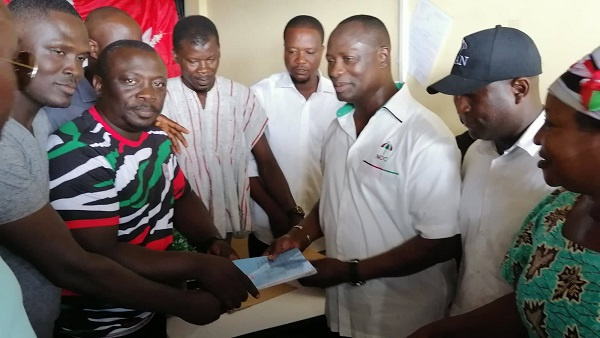 Image of Emmanuel Armah-Kofi Buah submitting his nomination forms
