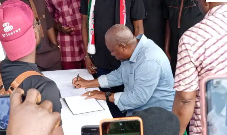 Former President Mahama consoles Rashid Bawa’s family, sign Book of Condolence