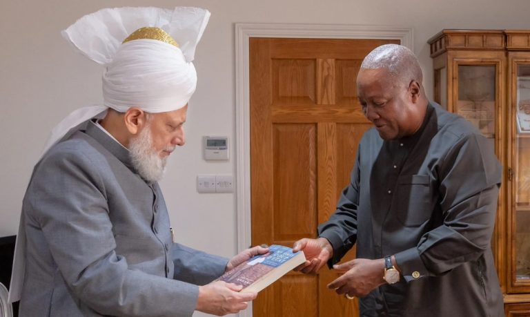 Mahama pays courtesy call on Khalifa of Ahmadiyya Muslim Community in London